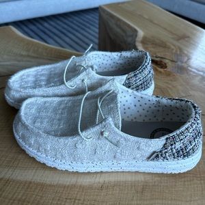 Hey Dudes, women’s size 8